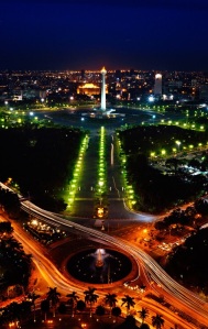Monumen Nasional di malam Hari